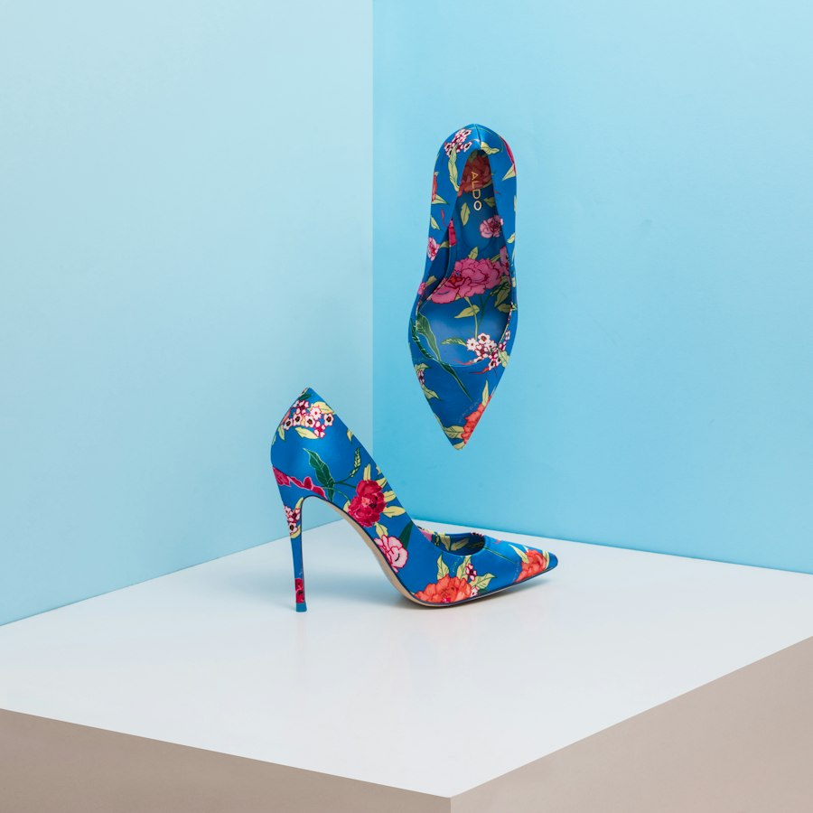Blue floral print stiletto pumps